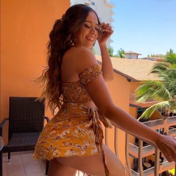 Off the shoulder crop top - Picture 2 of 2